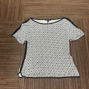 Banana Republic Black and White Geometric Print Short Sleeve Top Black Piping